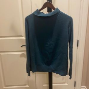 Very soft oversized sweater. Brand new never worn, excellent condition. Caslon